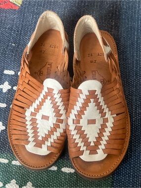 Chamula Two Tone Leather Huarache Sandals Women’s 7 Woven Flats Boho